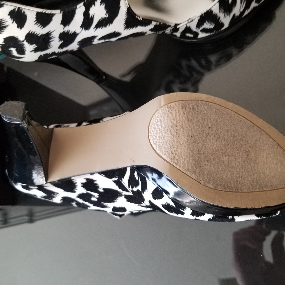 🐆GNW animal print high heels 🐾 (Firm on price) - Picture 3 of 5